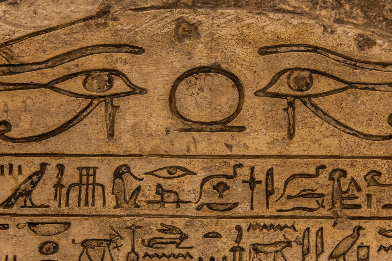 Egyptische hierogliefen gewijd aan de godin Seshat