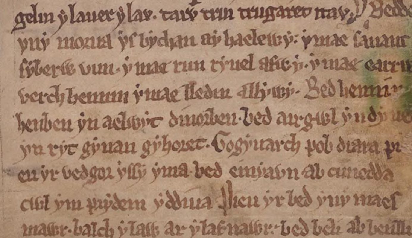 Zwarte Boek van Carmarthen, folio 35r, waarin het graf van Hennin Henben op de vierde en vijfde regel wordt genoemd