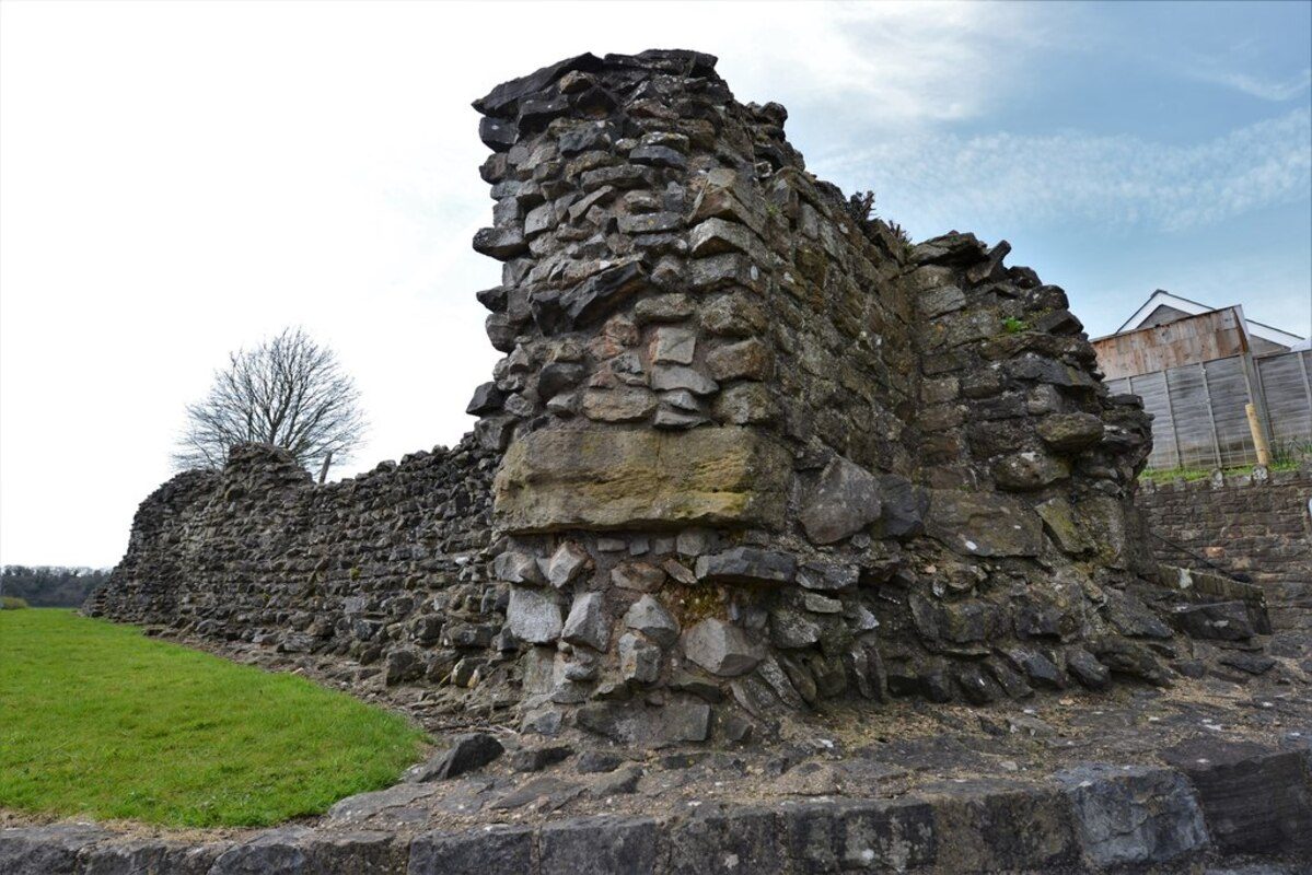 Een deel van de Romeinse ruïnes van Caerwent, Gwent. Foto door Michael Garlick, CC-BY 2.0