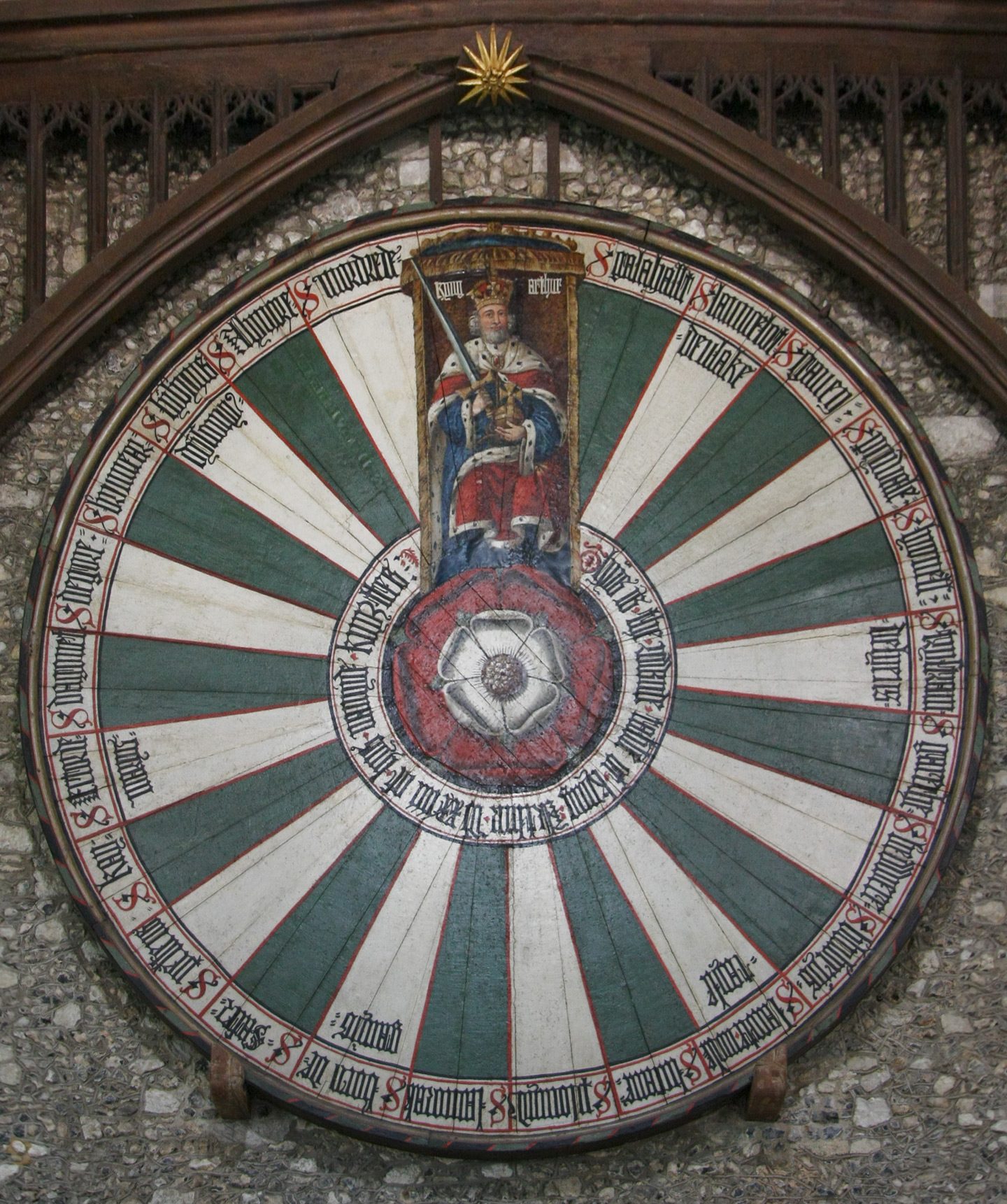 Afbeelding van de beschilderde tafel in de Great Hall van Winchester Castle, die de ronde tafel van de legendarische koning Arthur voorstelt