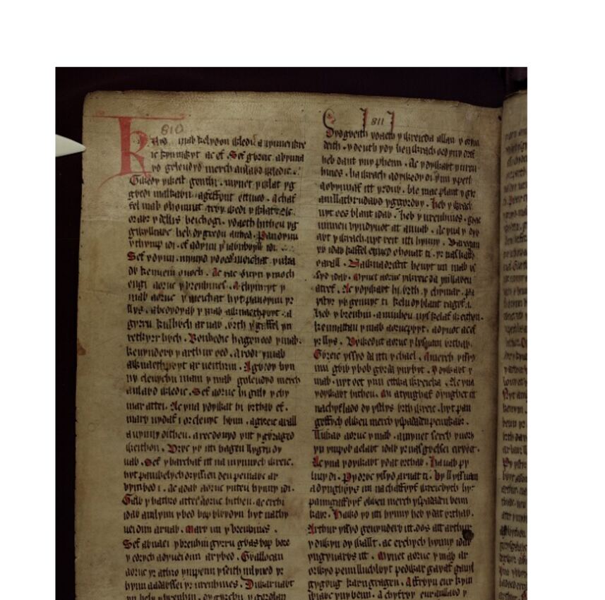 De eerste pagina van Culhwch en Olwen, het verhaal waarin de ooms en grootvader van Cydfan voorkomen, uit folio 200v van het Rode Boek van Hergest, ca. 1400