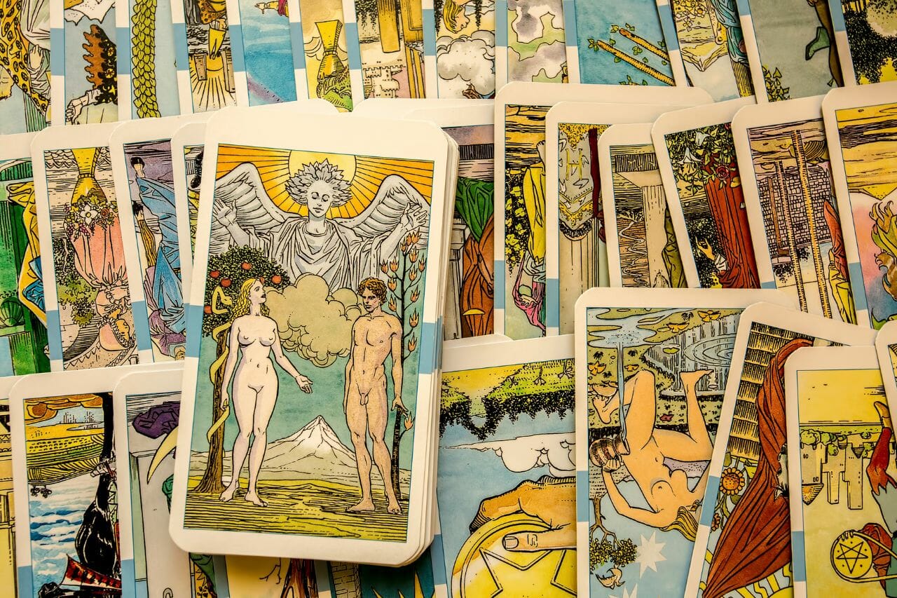 Lot versus Bestemming in Oude Literatuur en Mythologieën