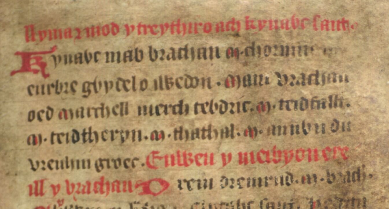 Jesus College MS 20 folio 33r, toont de afstamming van Brychan (regel 3) via zijn moeder Marchell (regel 4)