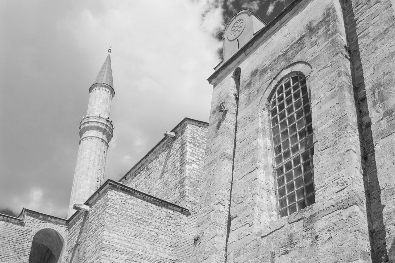 Mustafa I: De Heilige en de Krankzinnige Monarch die Tweemaal Regeerde