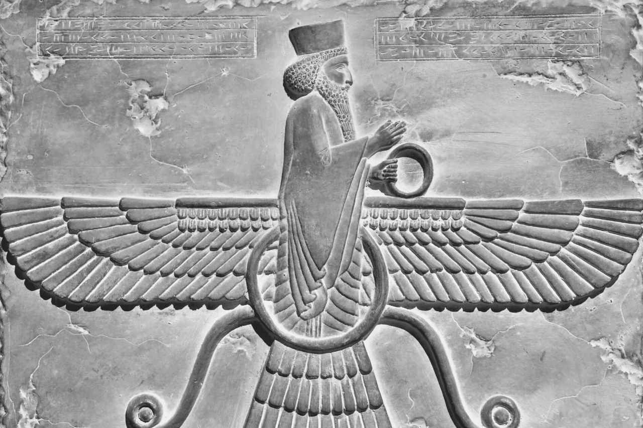 Oude Perzische Kleding: Een Verhaal van Felle Kleuren en Ornamenten