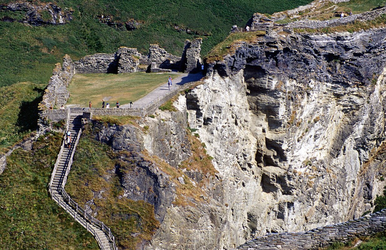 Tintagel, Cornwall, het legendarische hof van Gorlois. Foto van Stephen Mckay, CC-BY 2.0